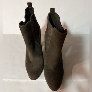 Nine West Women's dark olive Ankle Booties. Hardly used.